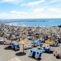 I Live Like Common People - Playa De Las Americas